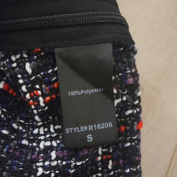 Black Red White DO + BE Twead Top - Picture 4 of 5